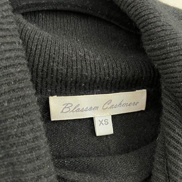 Blossom Cashmere Boxy Black Turtleneck Sweater | Size XS - Picture 4 of 8
